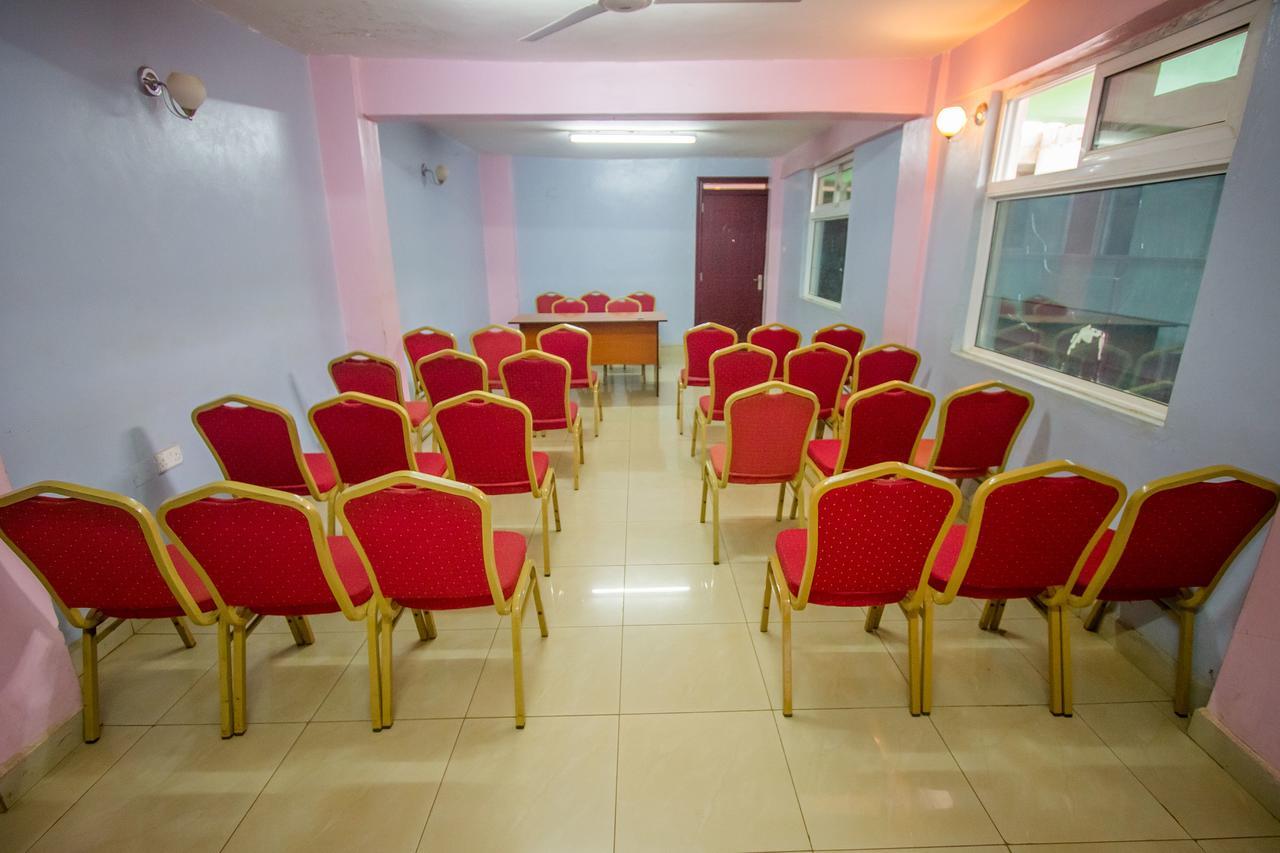 Pearl Springs Hotel Nyeri Buitenkant foto